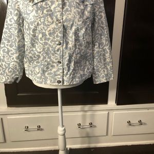 Nice blue & white light weight jacket w/seashells